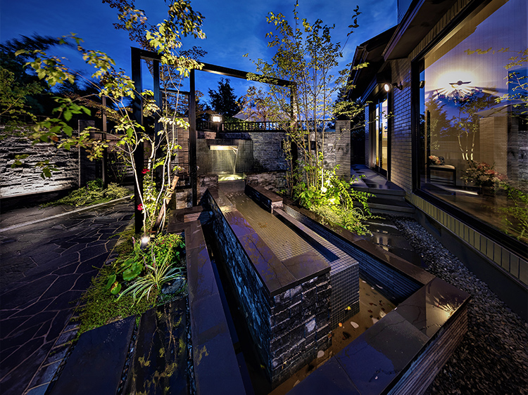 空間はすばらしい 建築・外構・庭は空間を、空間は景色を。景色は体験と記憶を。それらを美しく紡いでいきたい。